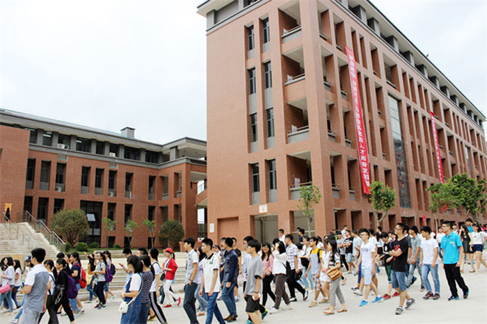法律系组织新生游园会2_副本.jpg