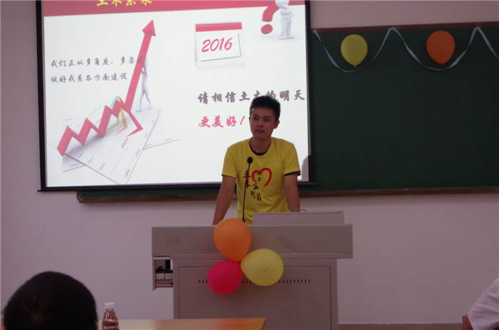 校友代表讲话.jpg