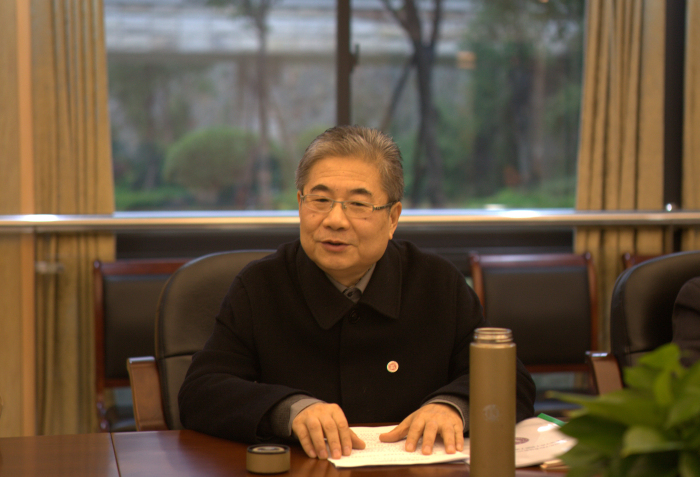 院党委书记陈少平主持会议并做总结讲话.jpg