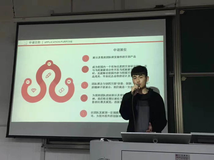 学生参与现场答辩.jpg