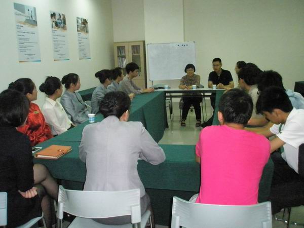 2.与学生座谈.JPG
