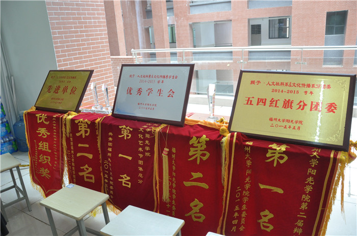 人文系迎新现场晒荣誉_副本.jpg