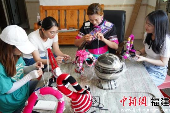 从看到做，是阳光学院大学生“三下乡”社会实践活动的一个鲜明特色。