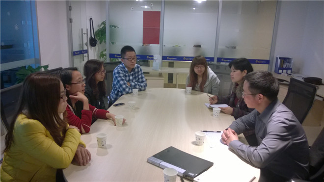 林翔宇、王枫、陈雪兰老师与学生座谈.jpg