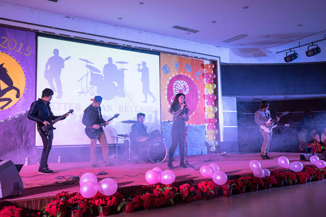 xc14123010开场节目《better than revenge》.jpg