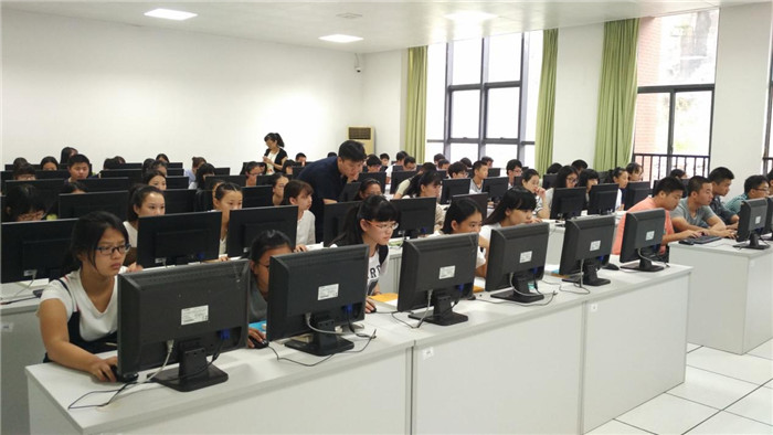 试点考场秩序井然，考试工作顺利开展 (2).jpg