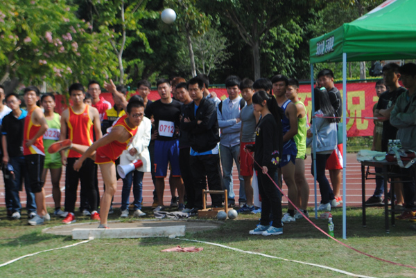 十项目全能之一铅球苏娜龙 (3).jpg