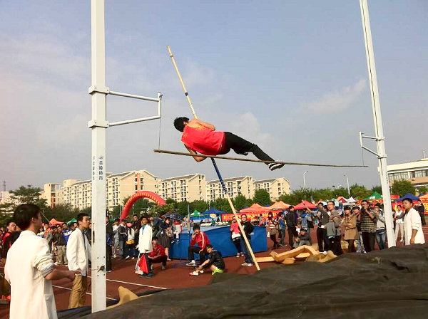 撑杆跳高赛场.jpg