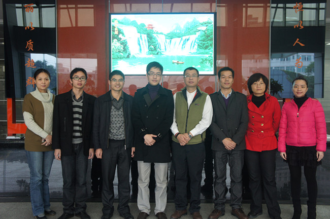 各位老师与恒丽电子企业员工合影 _副本.jpg