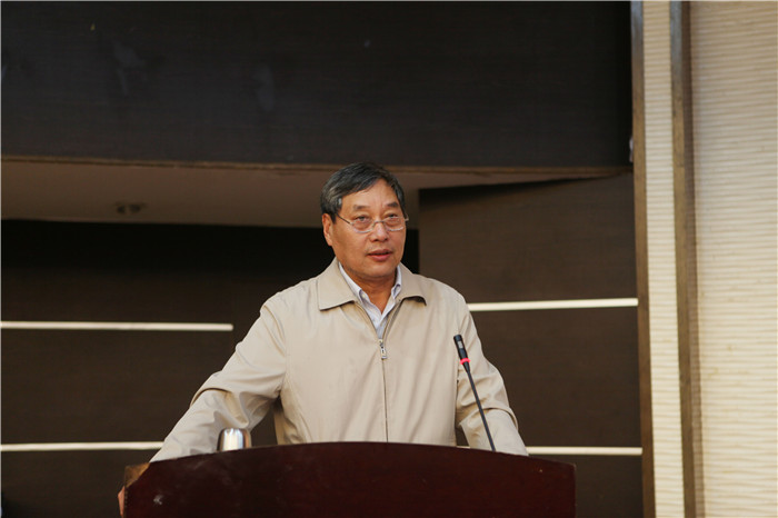 汤德平副院长主持报告会 (2).jpg