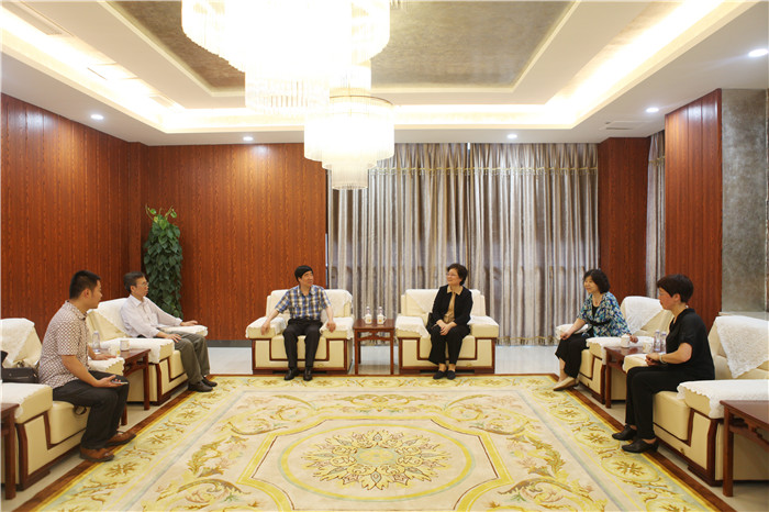 20160530在贵宾室交流.jpg